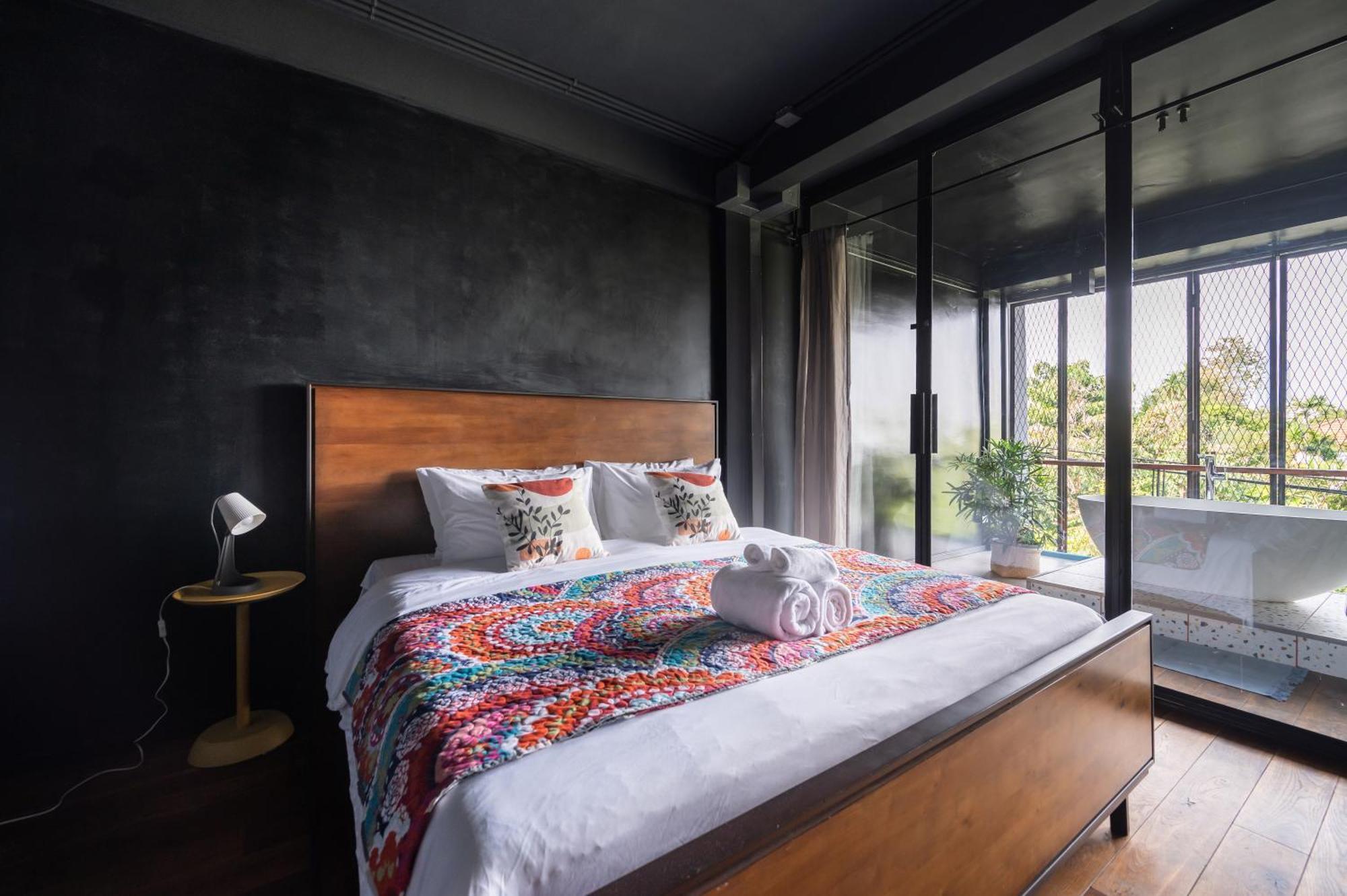 Miq Ekkamai2 3br Designer Oval Bathtub 15pax Vila Bangkok