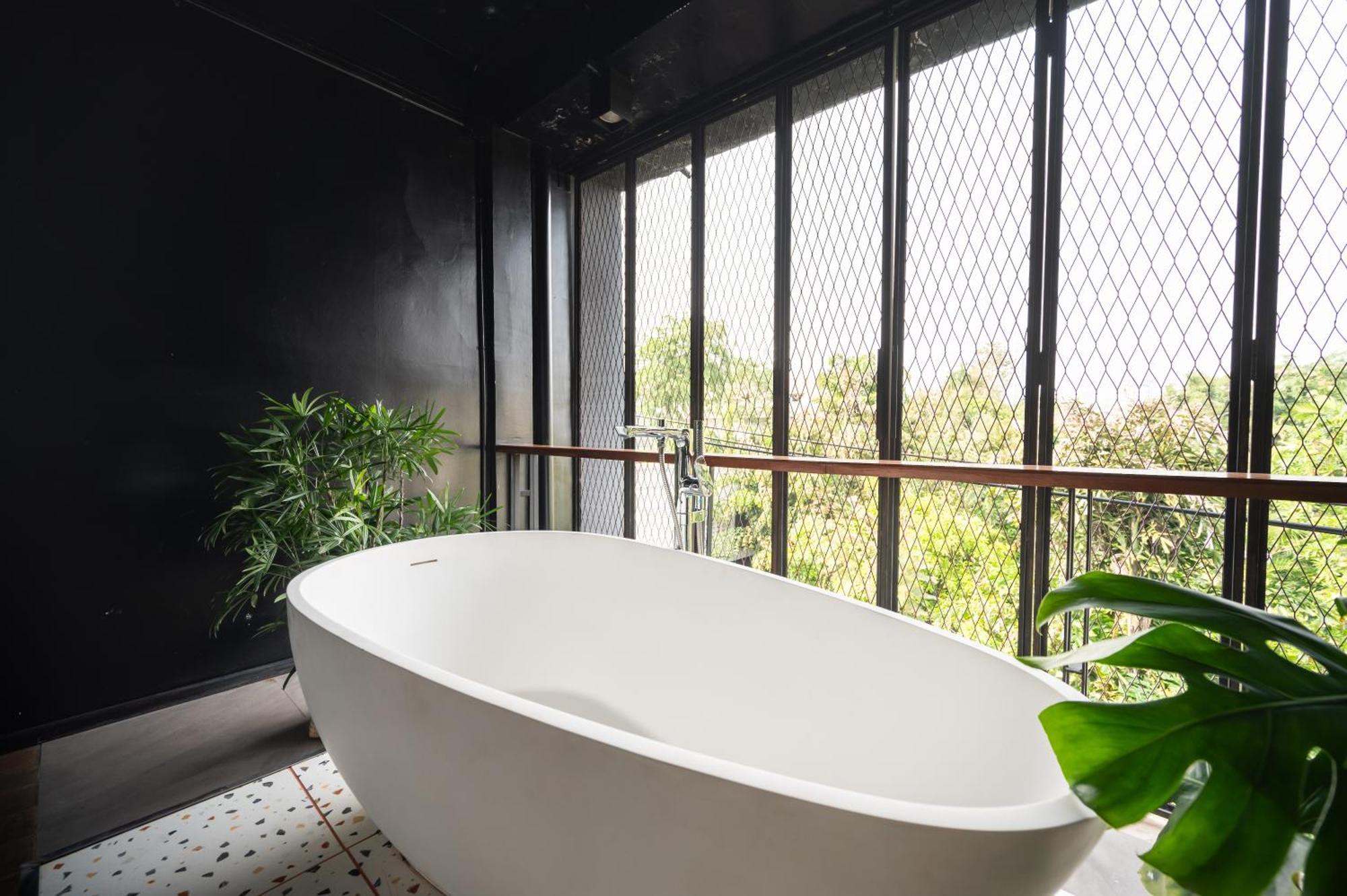 Miq Ekkamai2 3br Designer Oval Bathtub 15pax Bangkok