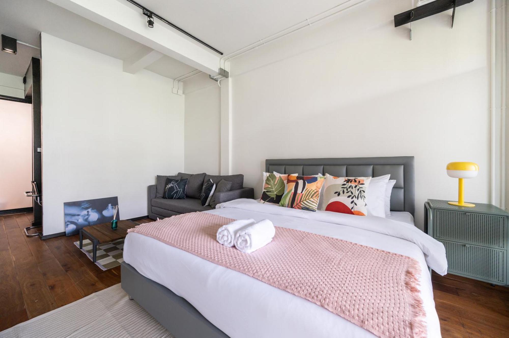 Vila Miq Ekkamai2 3br Designer Oval Bathtub 15pax Bangkok