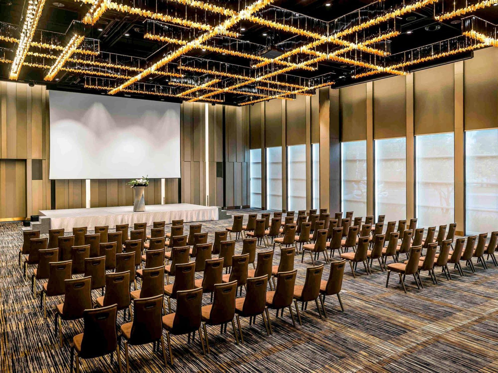 Pullman King Power Hotel 5*