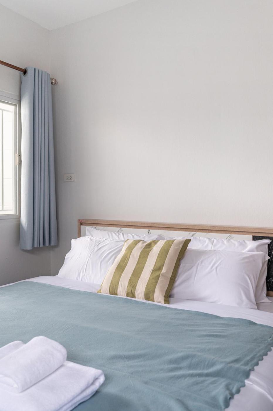 Apartment Miq Hk111-4br Ratchada-huaykwang 14pax Bangkok