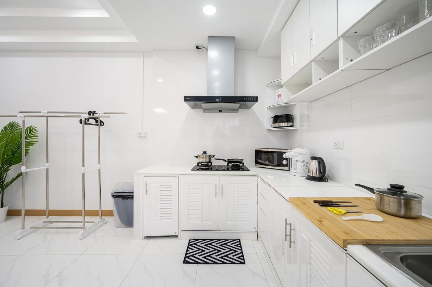 Miq Hk111-4br Ratchada-huaykwang 14pax Apartment *