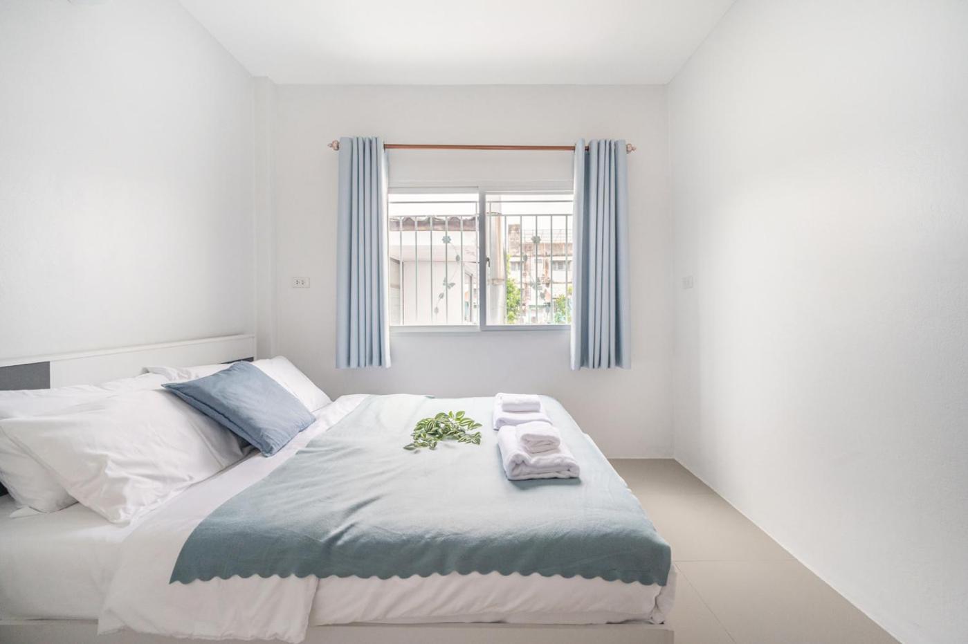 Apartment Miq Hk111-4br Ratchada-huaykwang 14pax Bangkok