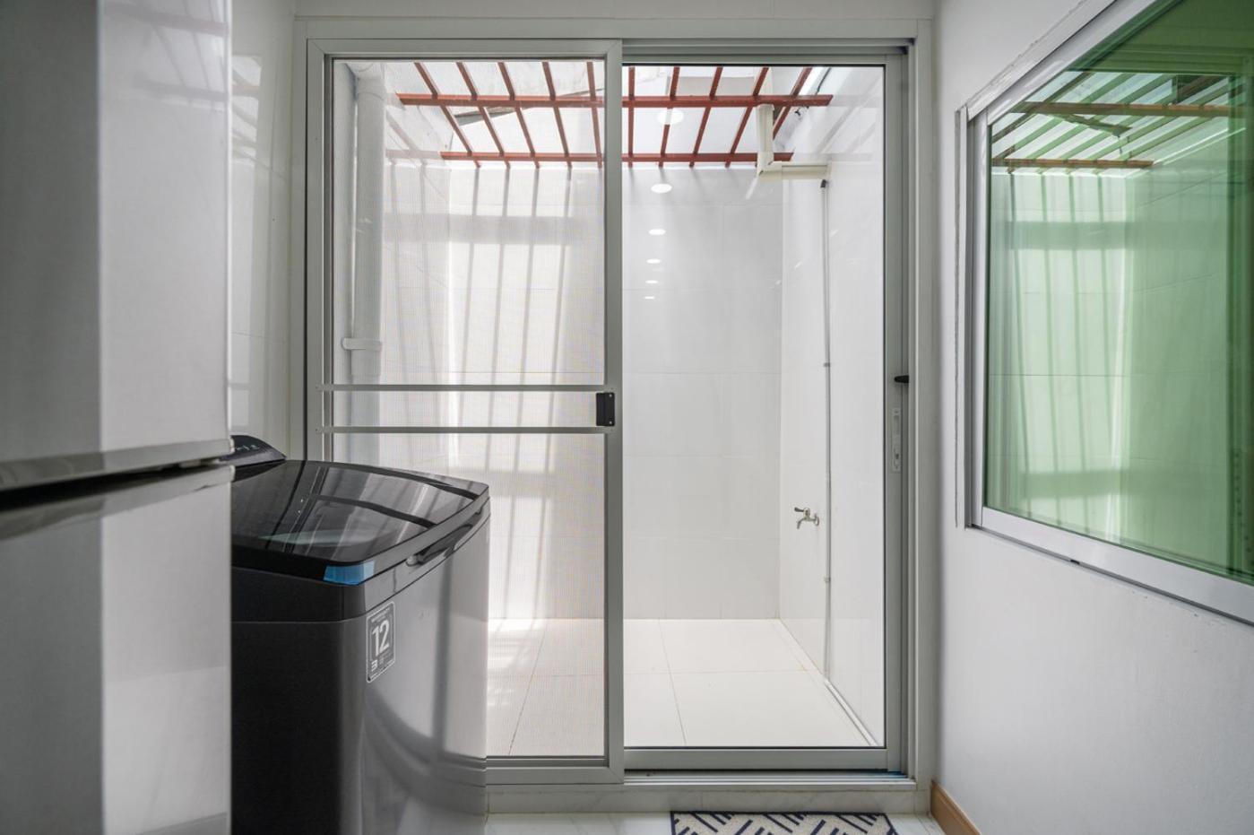 Miq Hk111-4br Ratchada-huaykwang 14pax Bangkok