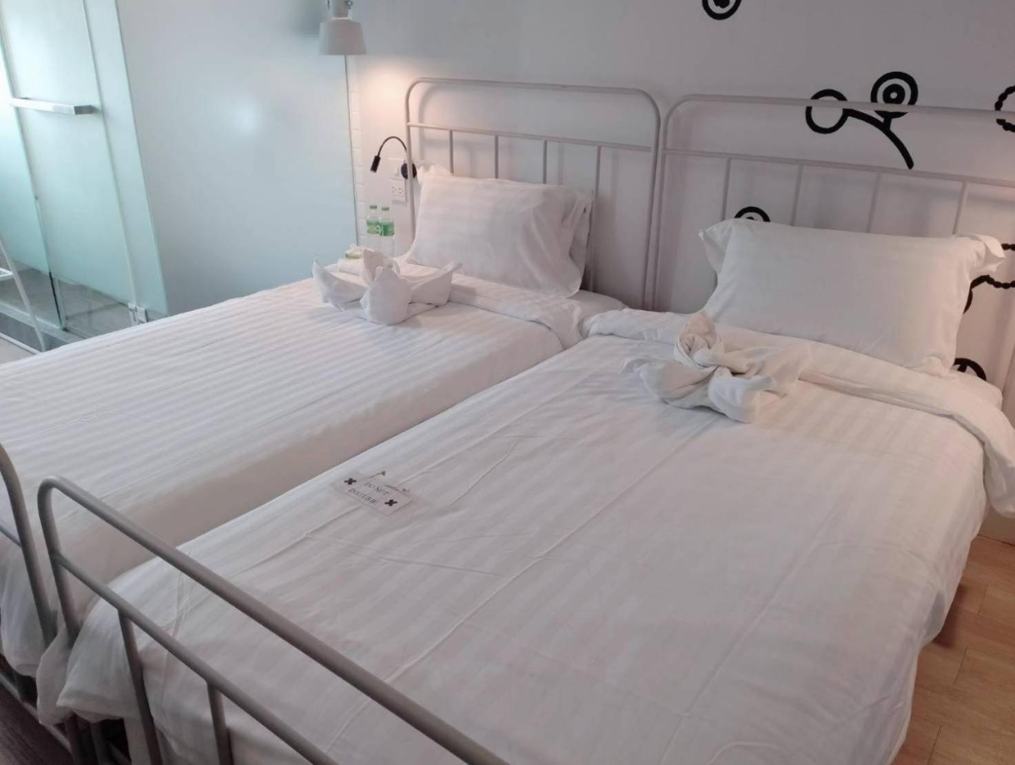 Bedspread Hostel *