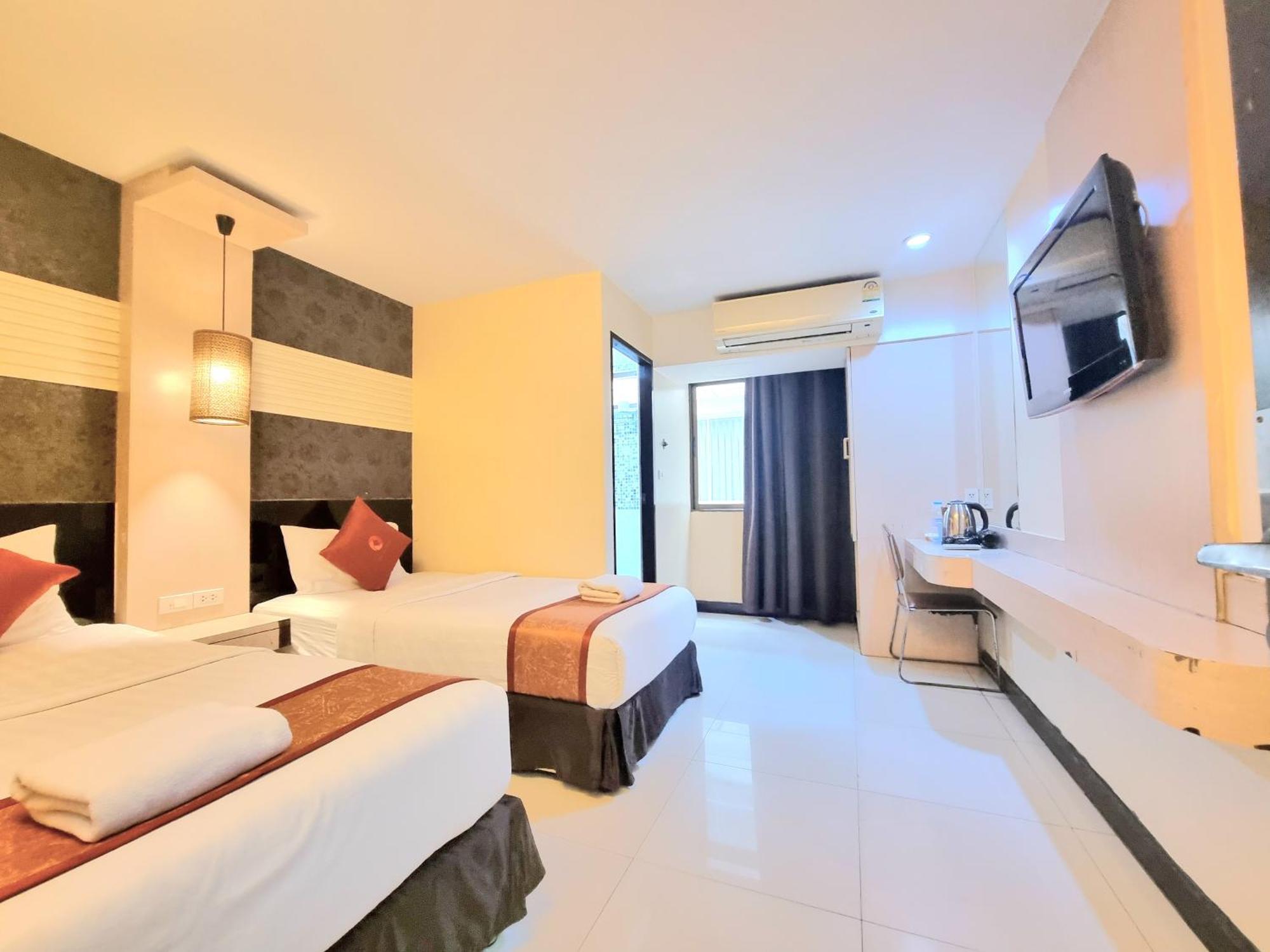 Cozi Hotel, Khách sạn