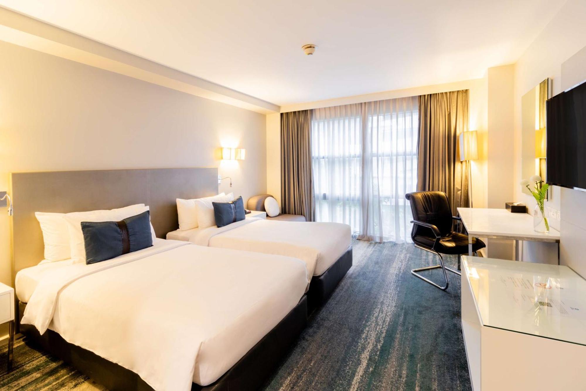 Western @20 Sukhumvit Bangkok