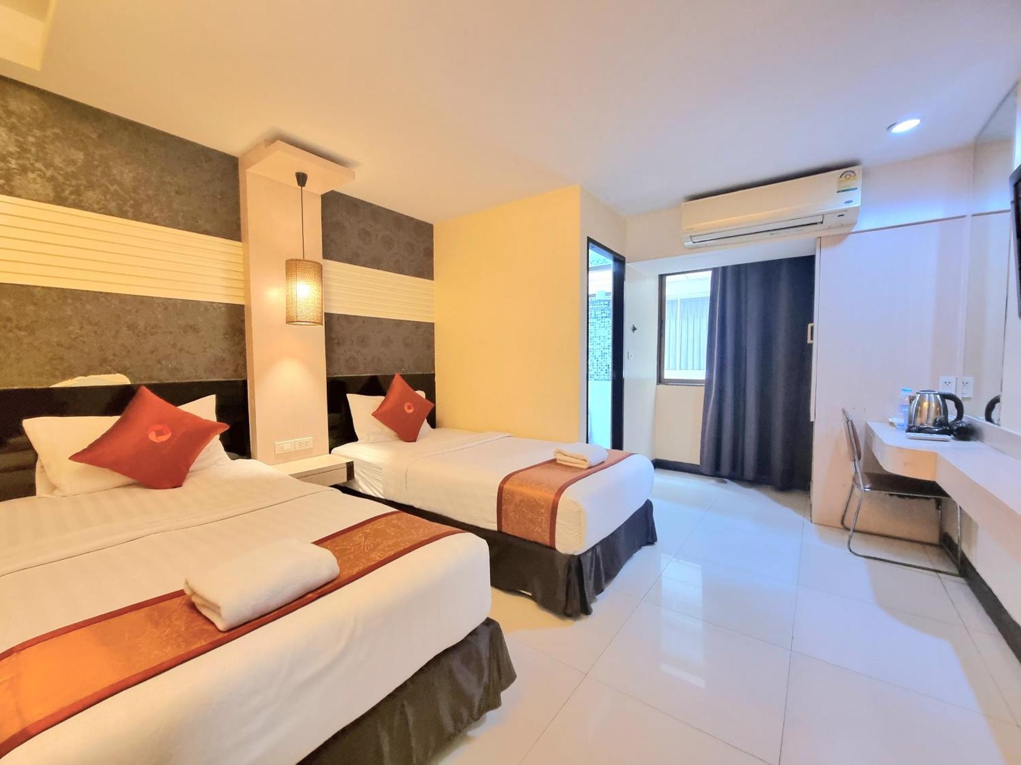 Cozi Hotel, Khách sạn