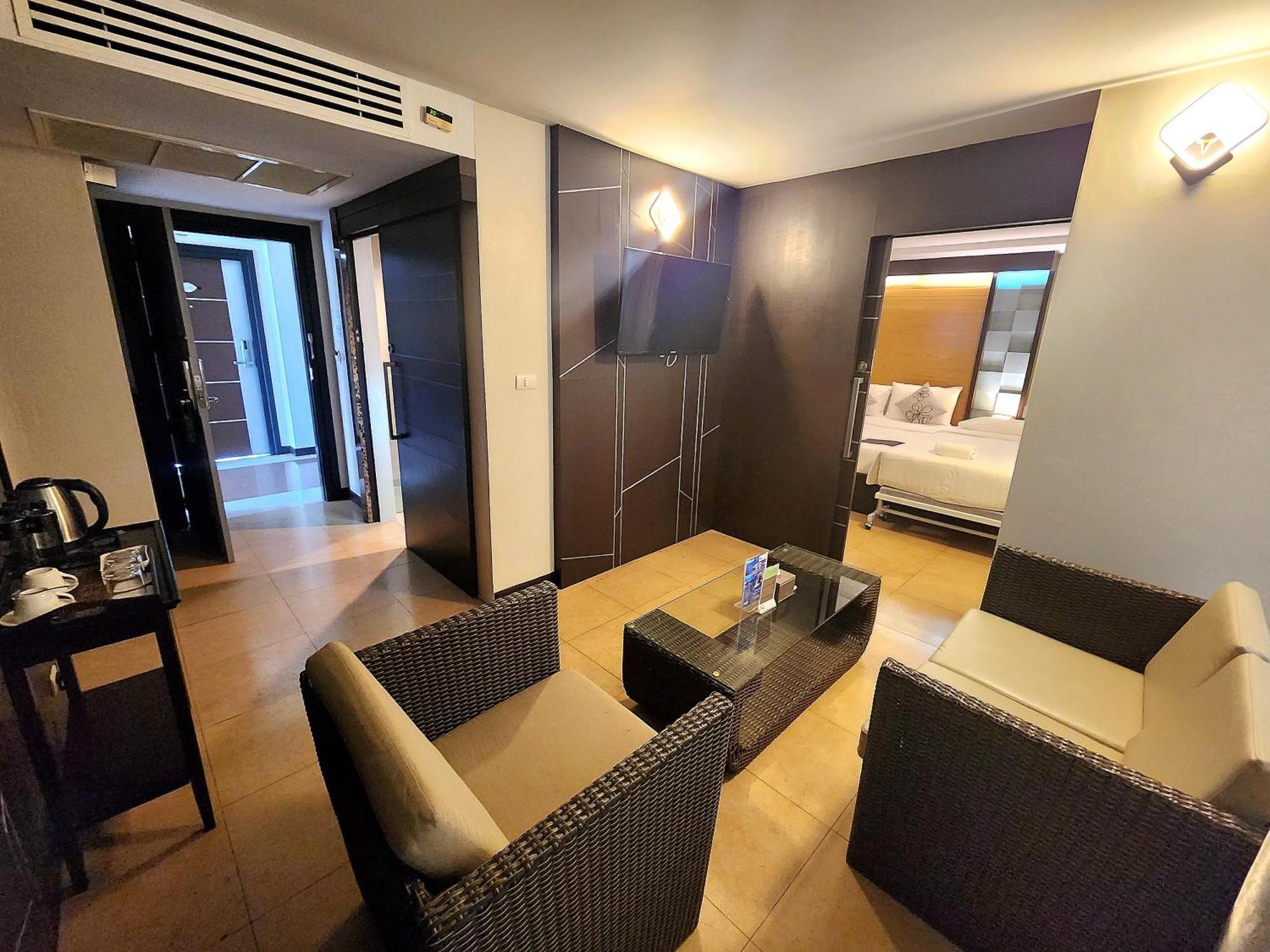 Sky Dome Resotel - โรงแรมสกายโดม รีโซเทล Hotel Bangkok