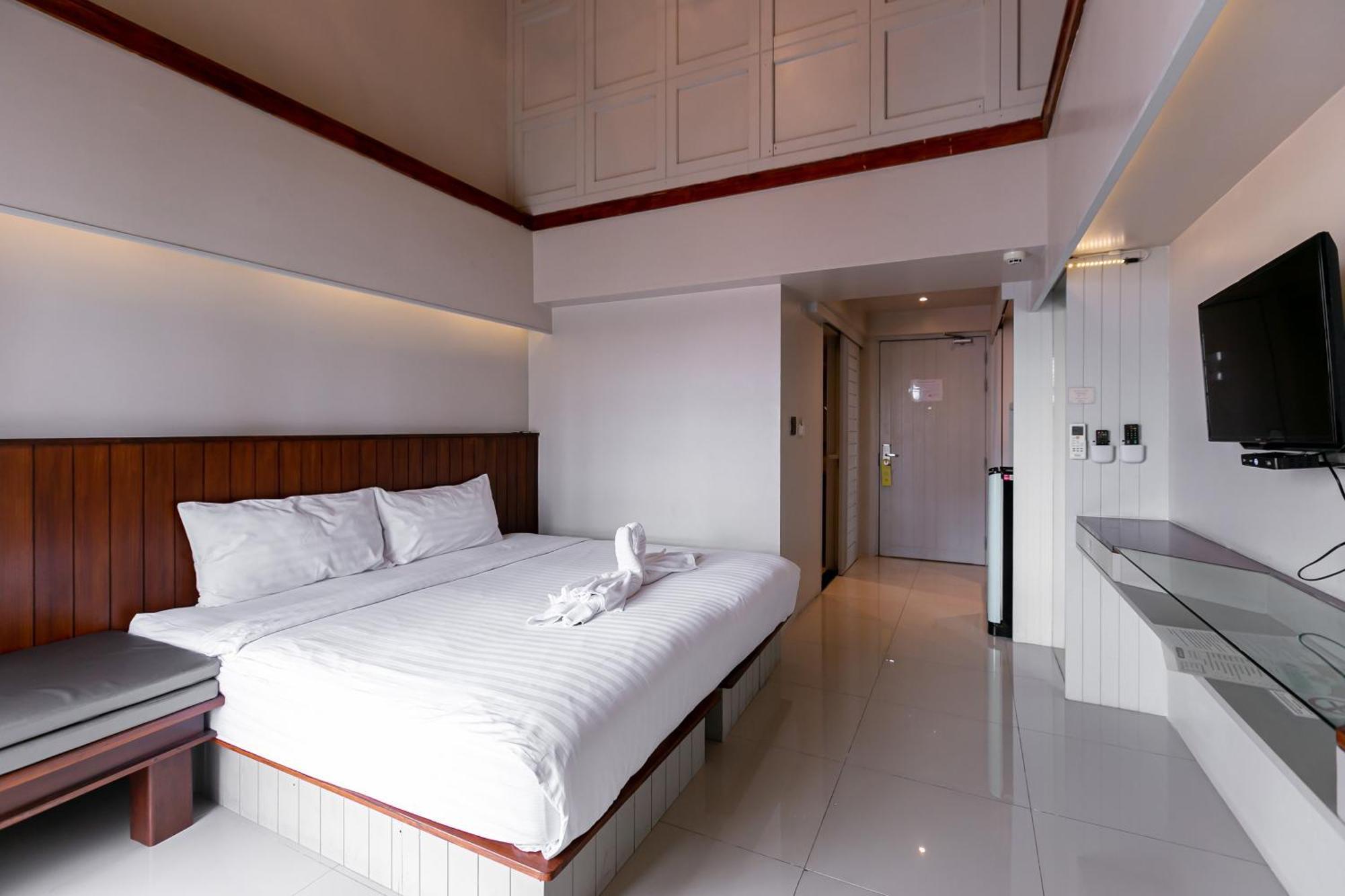 Khách sạn A Sathorn 2*