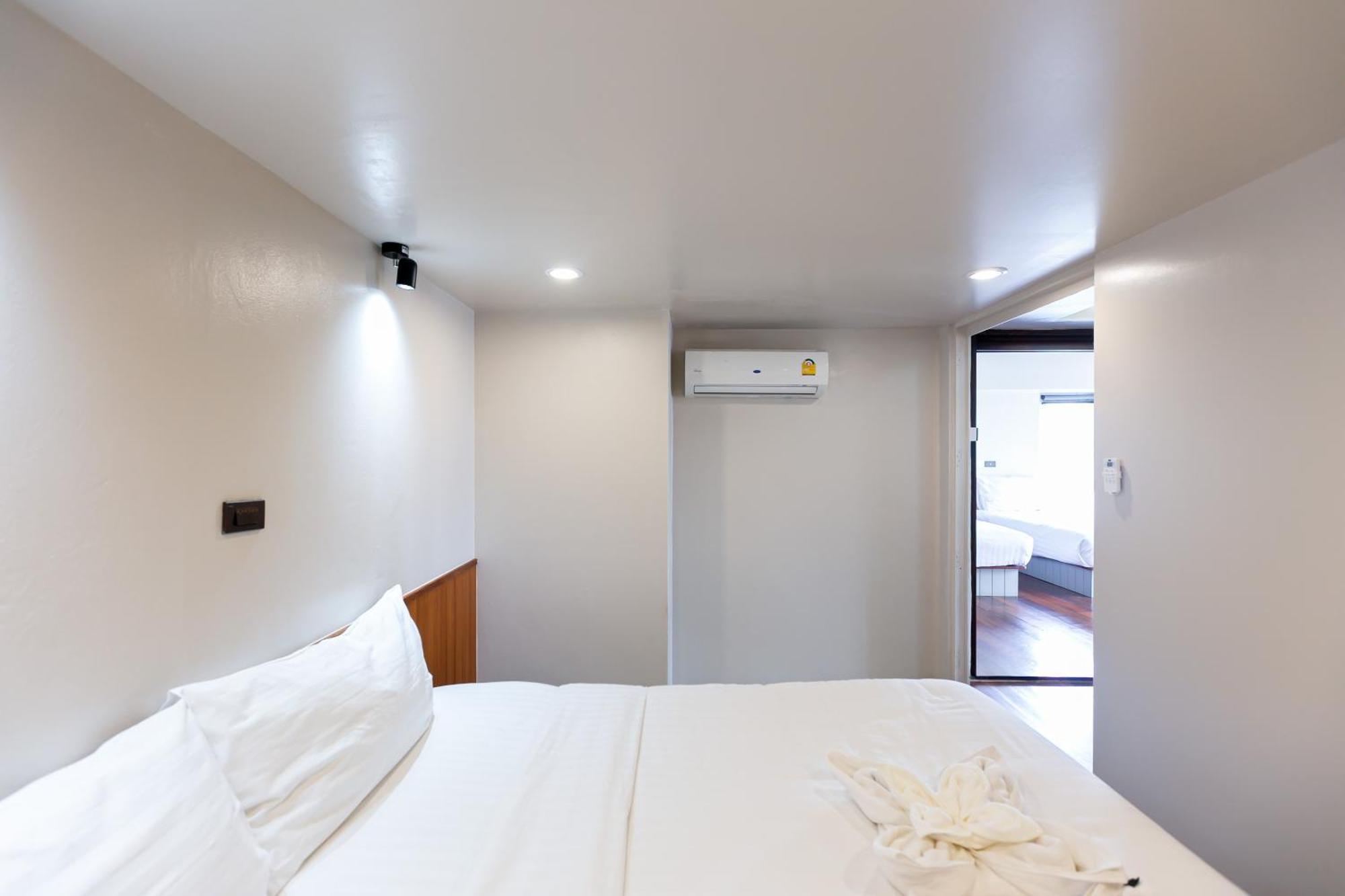 Khách sạn A Sathorn 2*