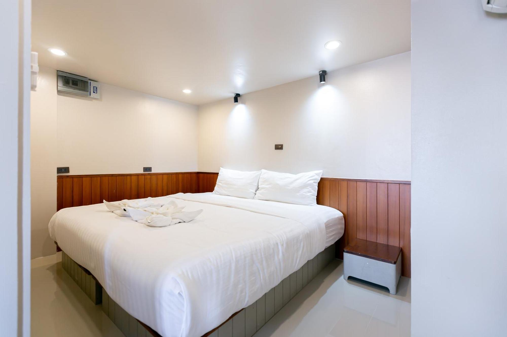 A Sathorn Khách sạn