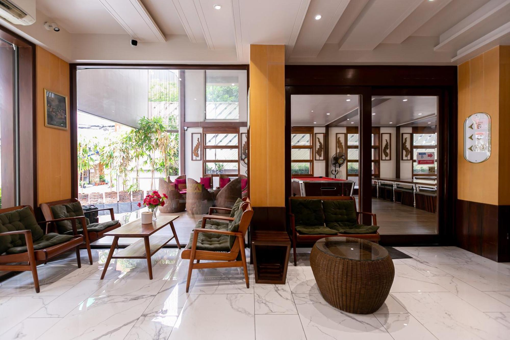 A Sathorn Khách sạn