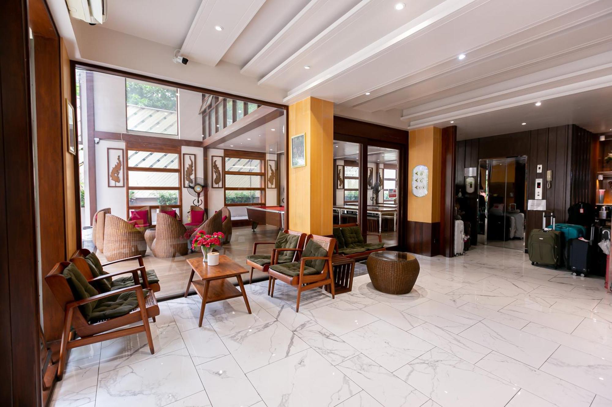 Khách sạn A Sathorn 2*