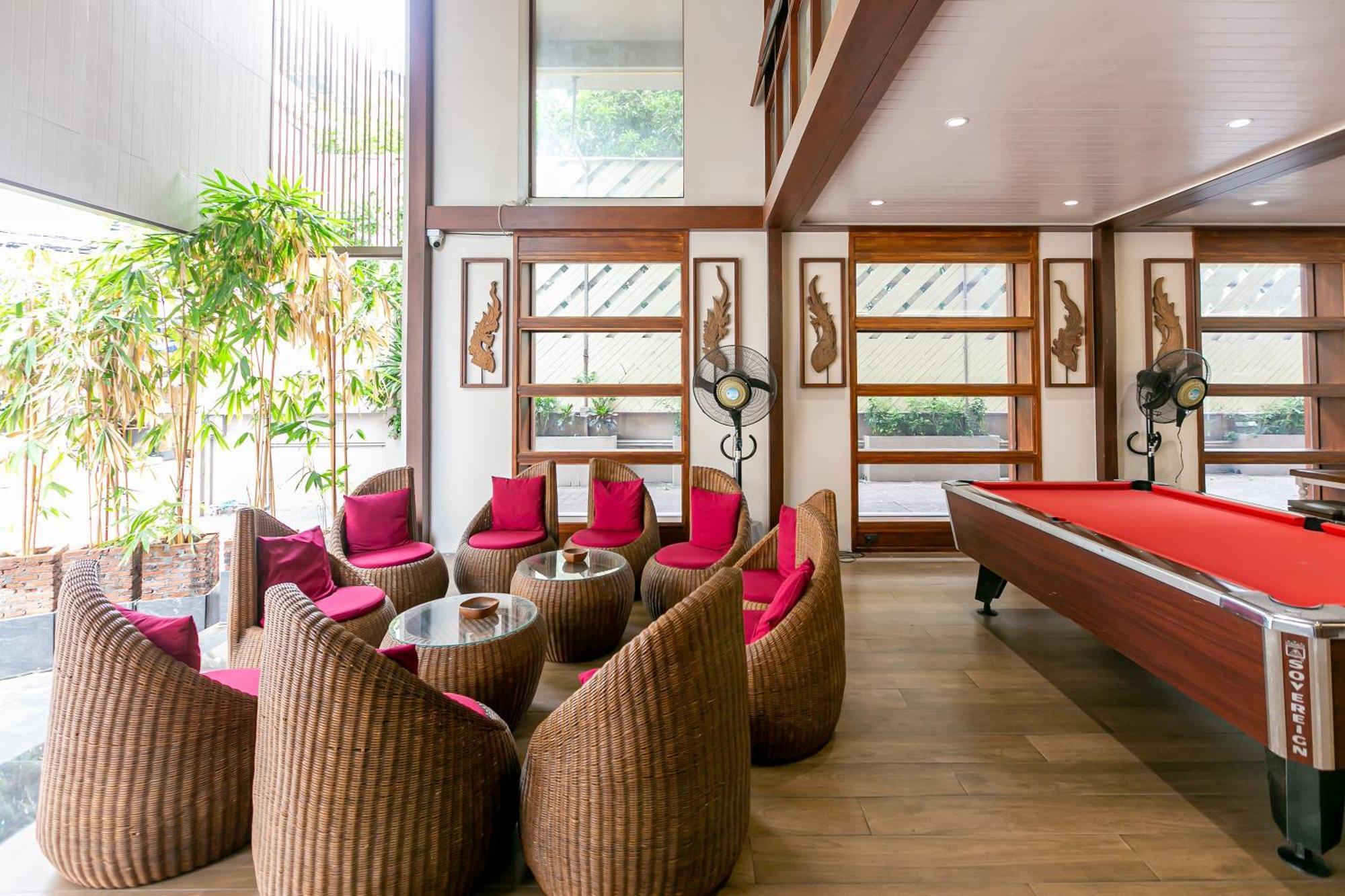 A Sathorn Khách sạn