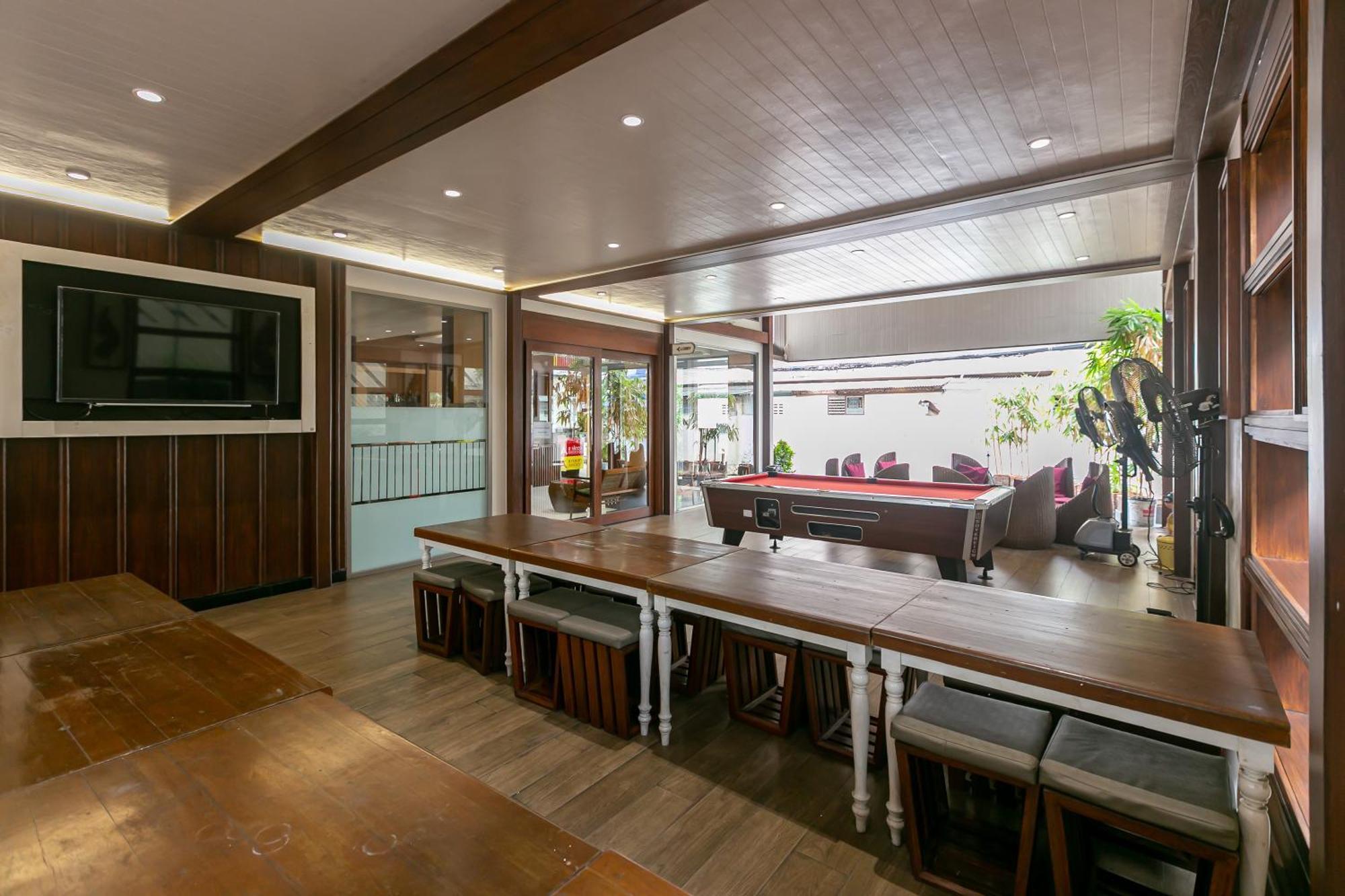 A Sathorn Khách sạn 2*