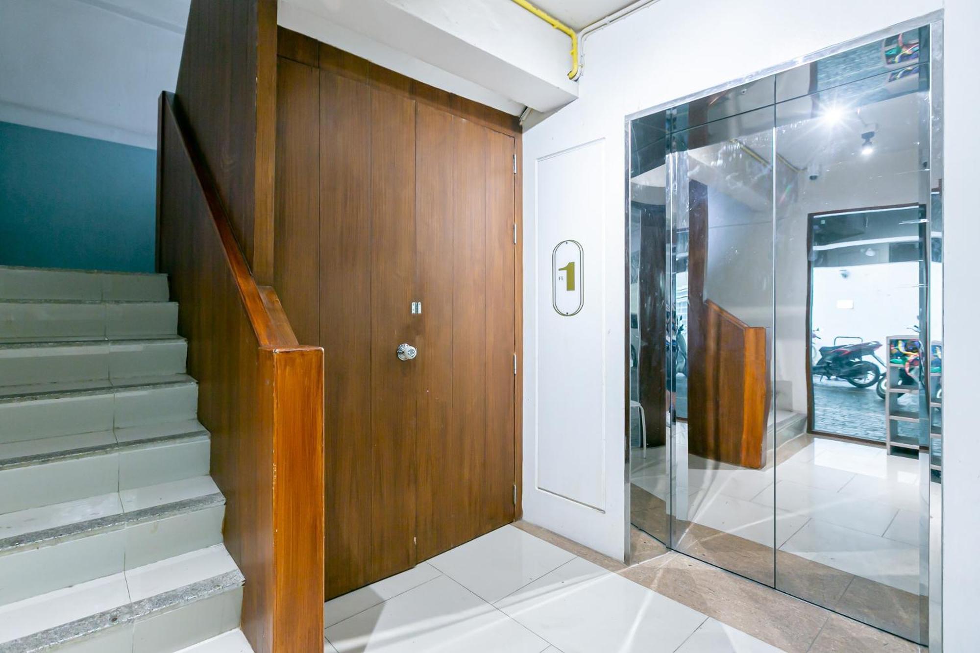 Khách sạn A Sathorn 2*