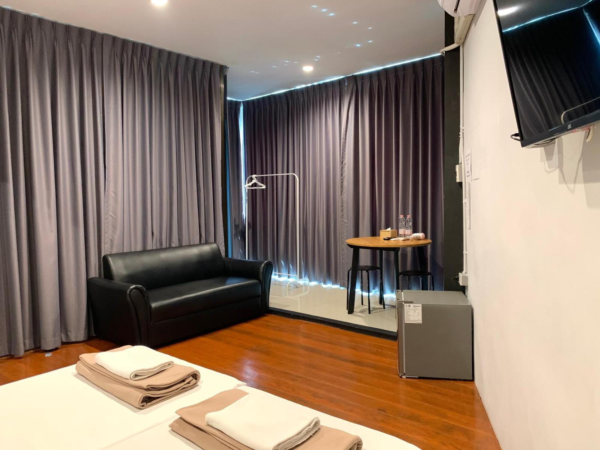 Udomsuk & Cafe - Bts Udomsuk Homestay Bangkok