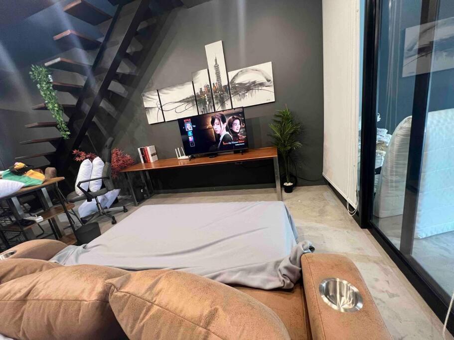 Charoen Nakhorn Townhome: Self-check-in Near Bts, Iconsiam & Asiatique Pousada