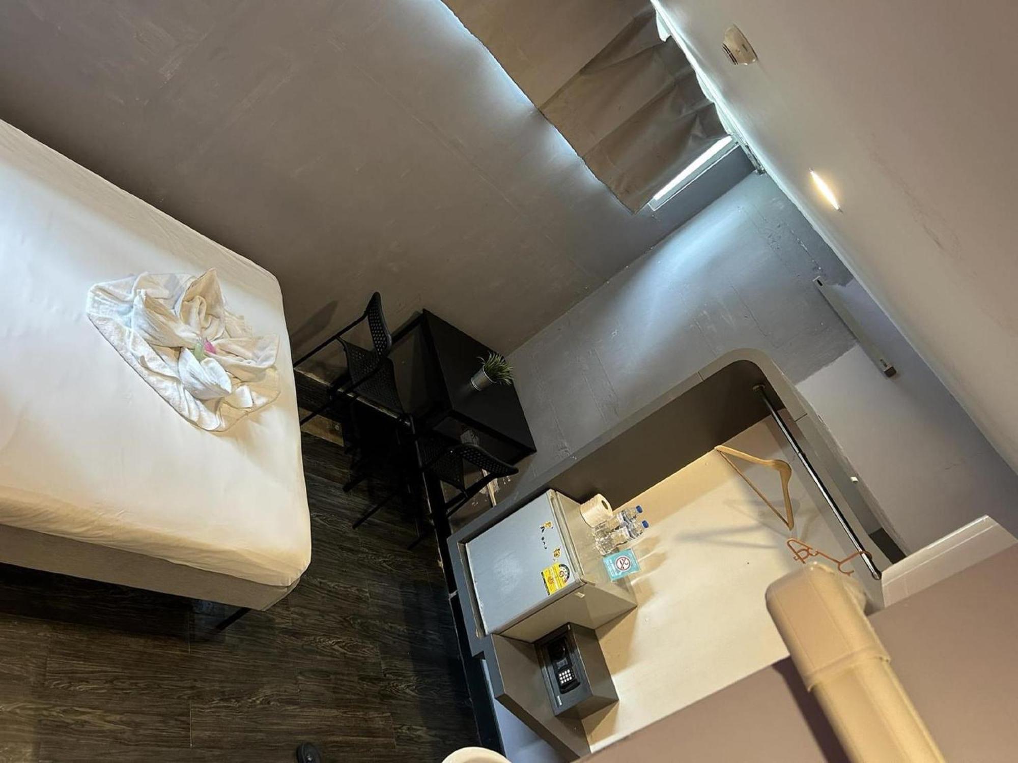 Cheqinn - Sukhumvit 4 Nana Plaza Ostello *