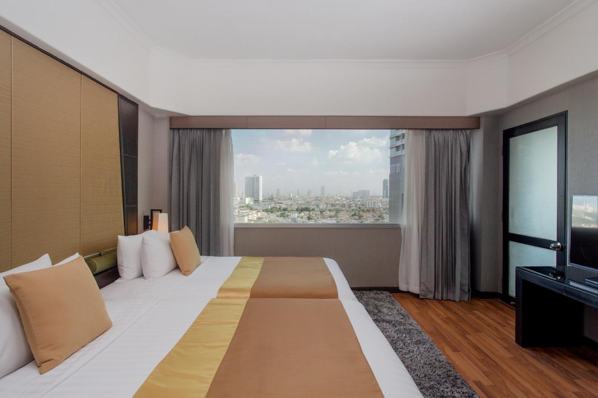 Hotell Ramada Plaza By Wyndham Menam Riverside 5*