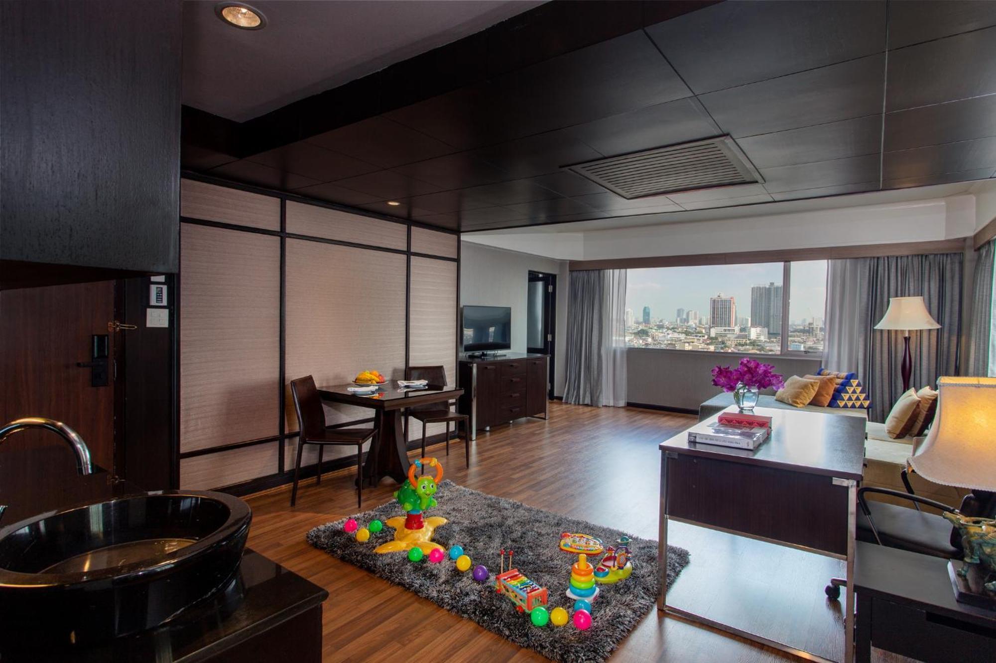Ramada Plaza By Wyndham Menam Riverside