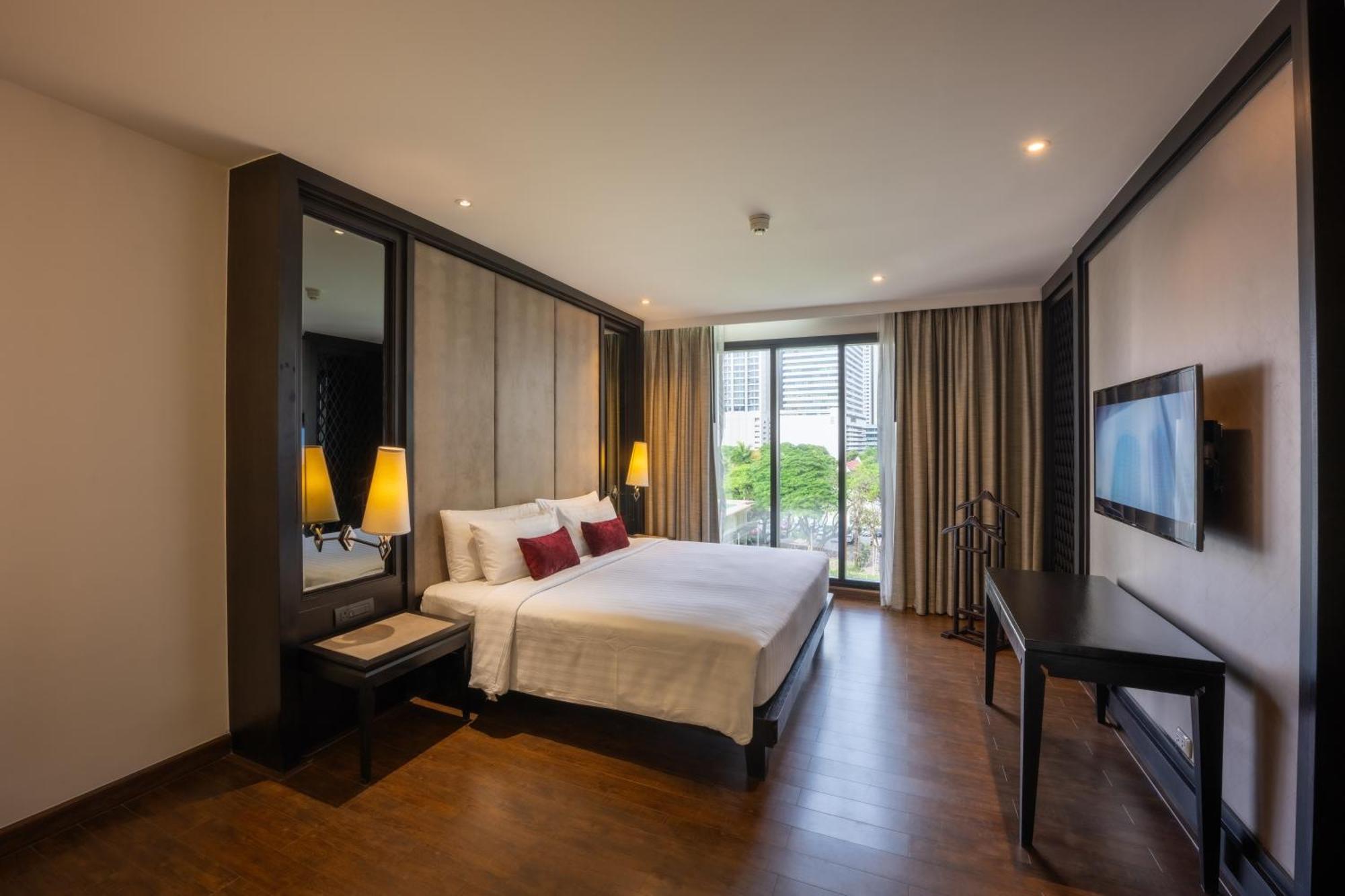 M\u00f6venpick Sukhumvit 15 Hotel 5*
