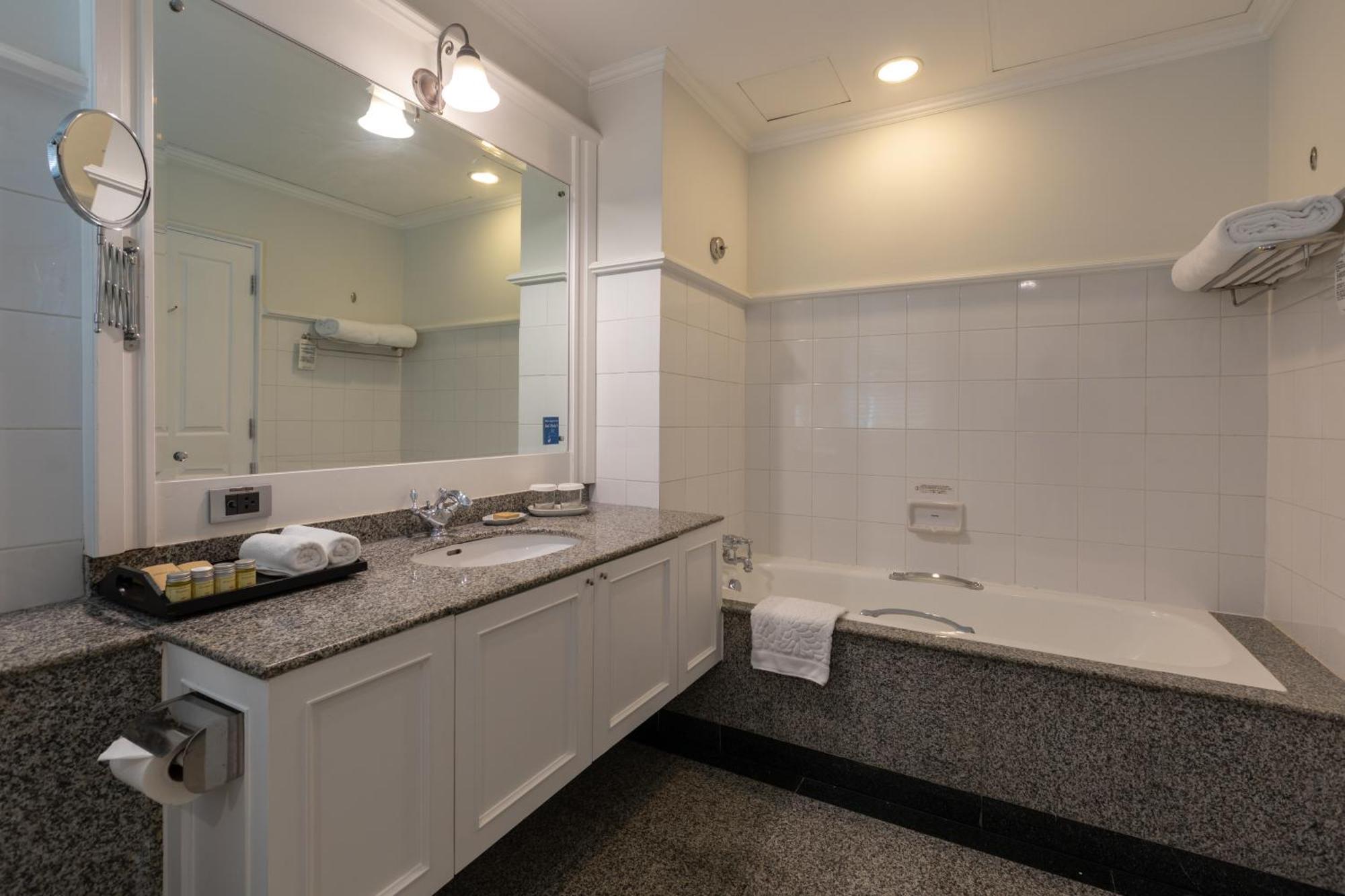 Hotel Cape House Langsuan Bangkok