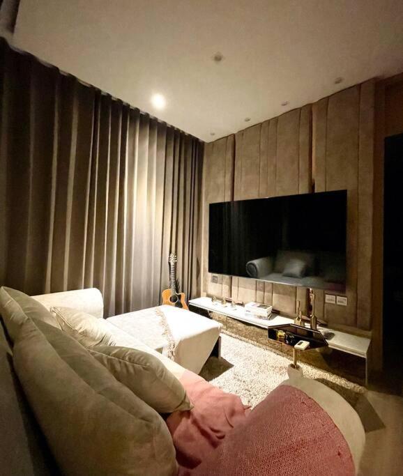 Ultimate Luxurious In Prime Asoke Apartment