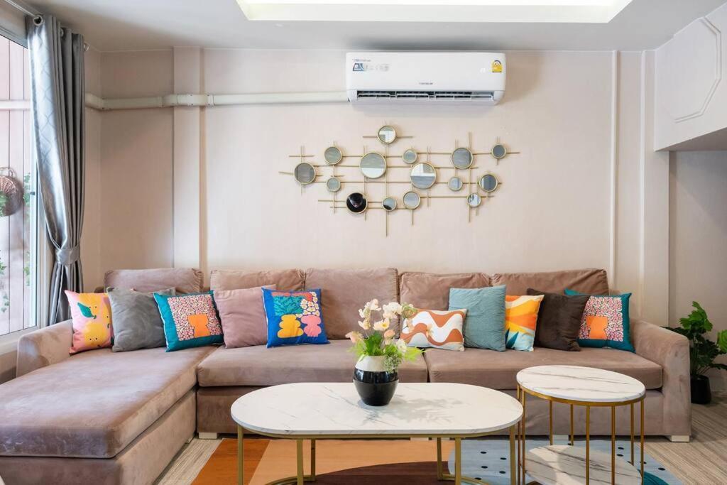 Miq 142 Huai Khwang_new4br/jodd Fair Villa *