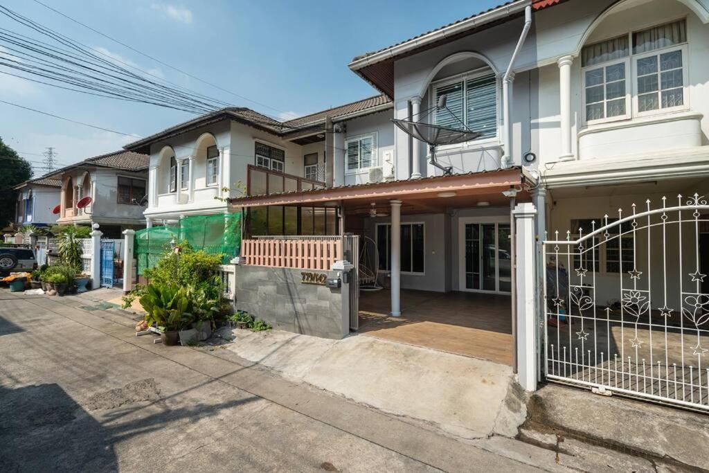 Villa Miq 142 Huai Khwang_new4br/jodd Fair Bangkok