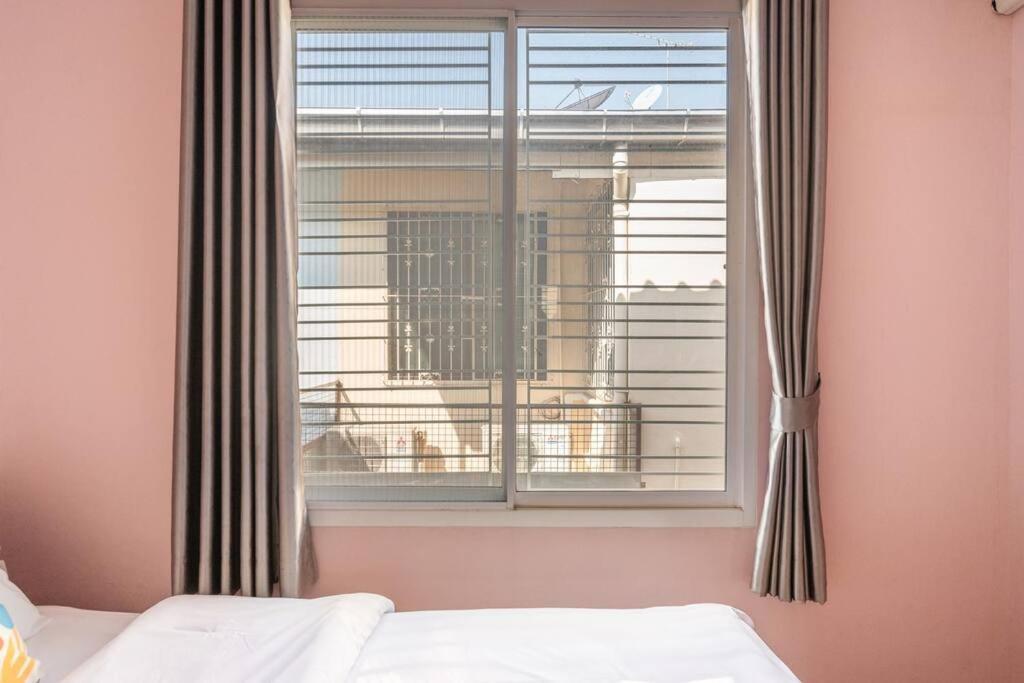 Miq 142 Huai Khwang_new4br/jodd Fair Villa