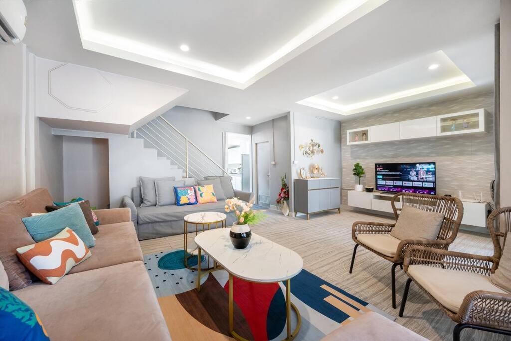 Miq 142 Huai Khwang_new4br/jodd Fair Villa Bangkok