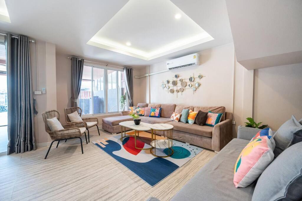 Villa Miq 142 Huai Khwang_new4br/jodd Fair Bangkok