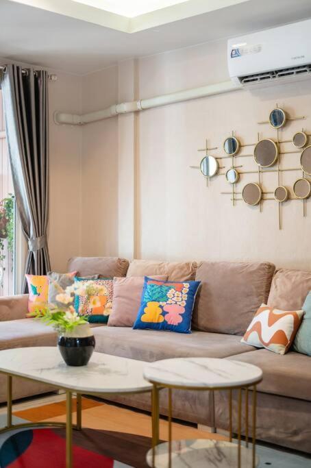 Villa Miq 142 Huai Khwang_new4br/jodd Fair