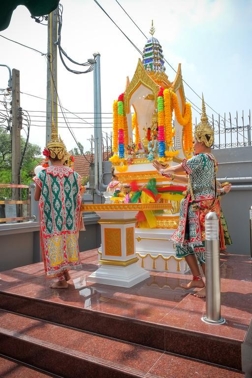 B32 Khách sạn hẻo lánh