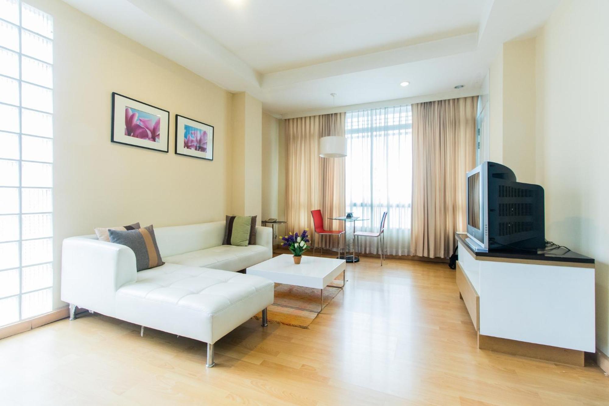 Silom Convent Garden Guest house