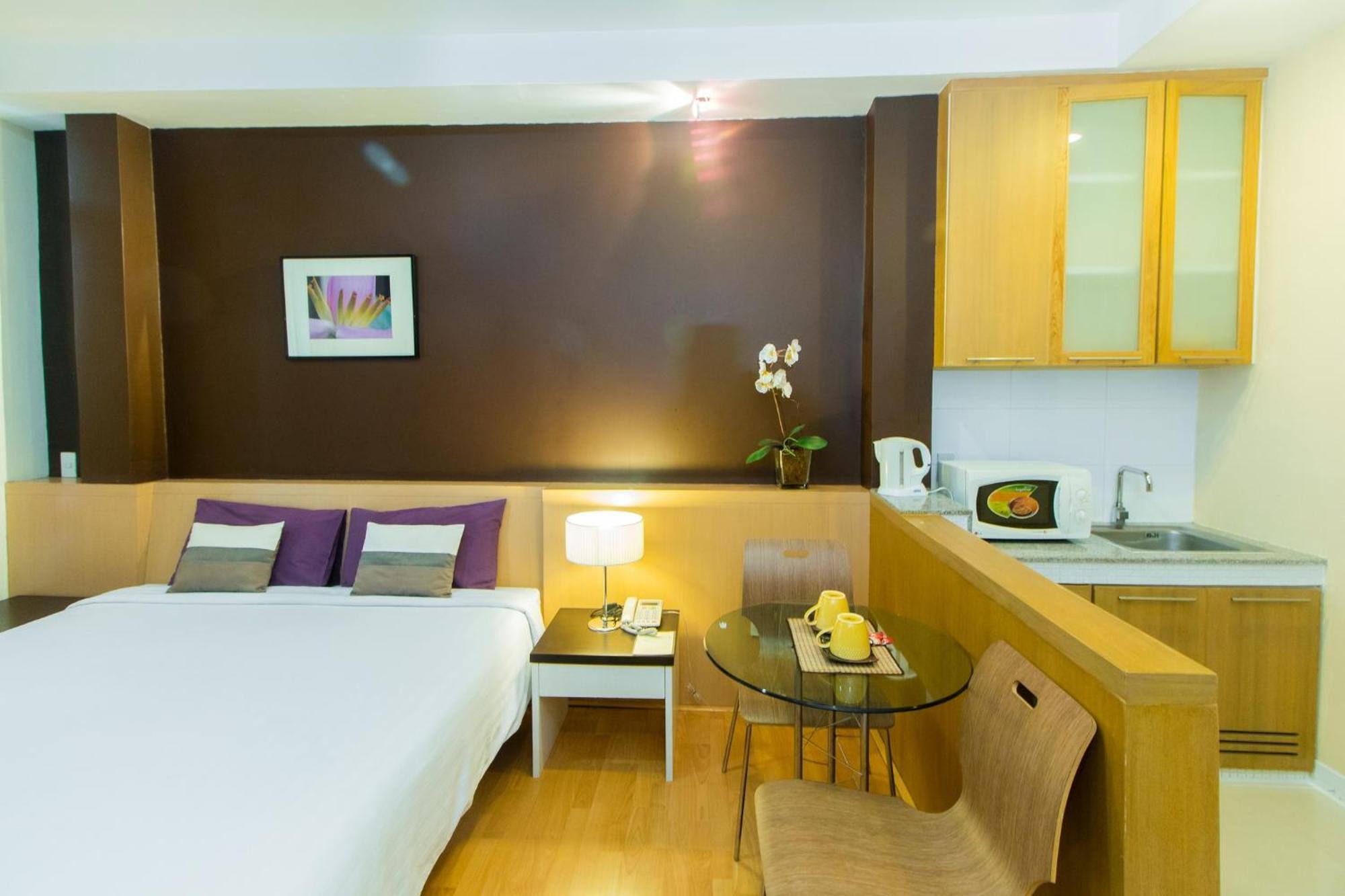 Guest house Silom Convent Garden 3*