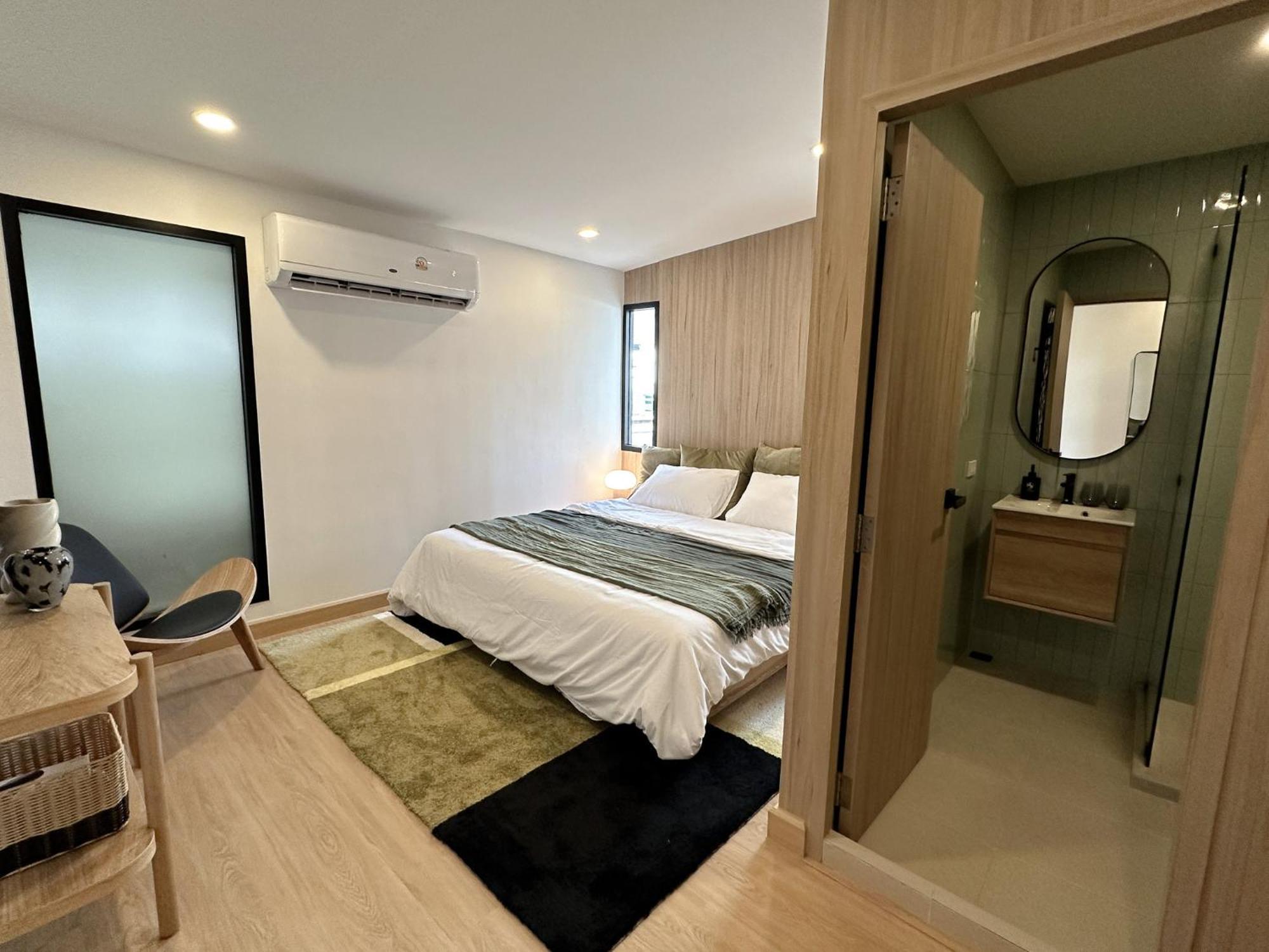 3 Bed 3 Bath / Luxury / 1 Min Walk To Bts Asok * Bangkok