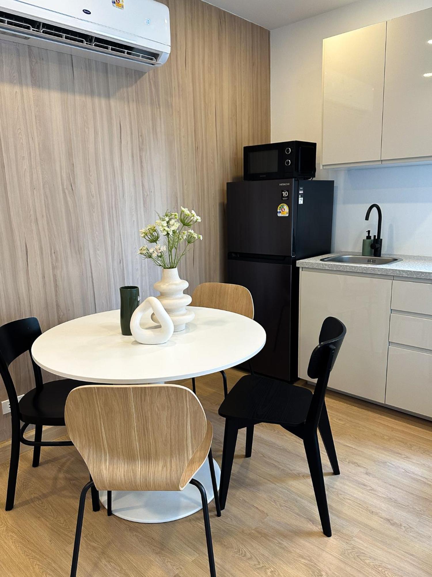 3 Bed 3 Bath / Luxury / 1 Min Walk To Bts Asok Apartment