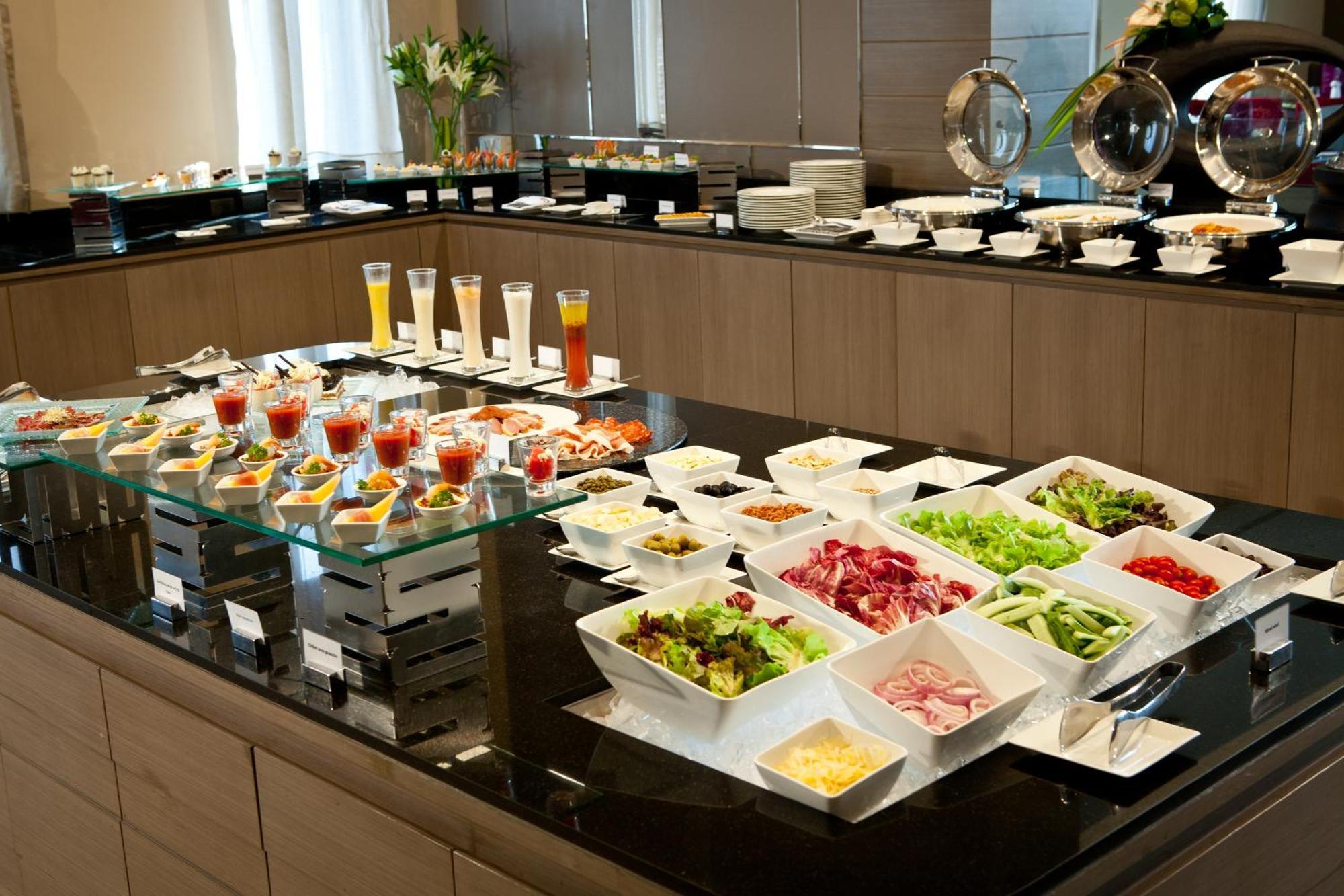 Khách sạn Mercure Siam 4*