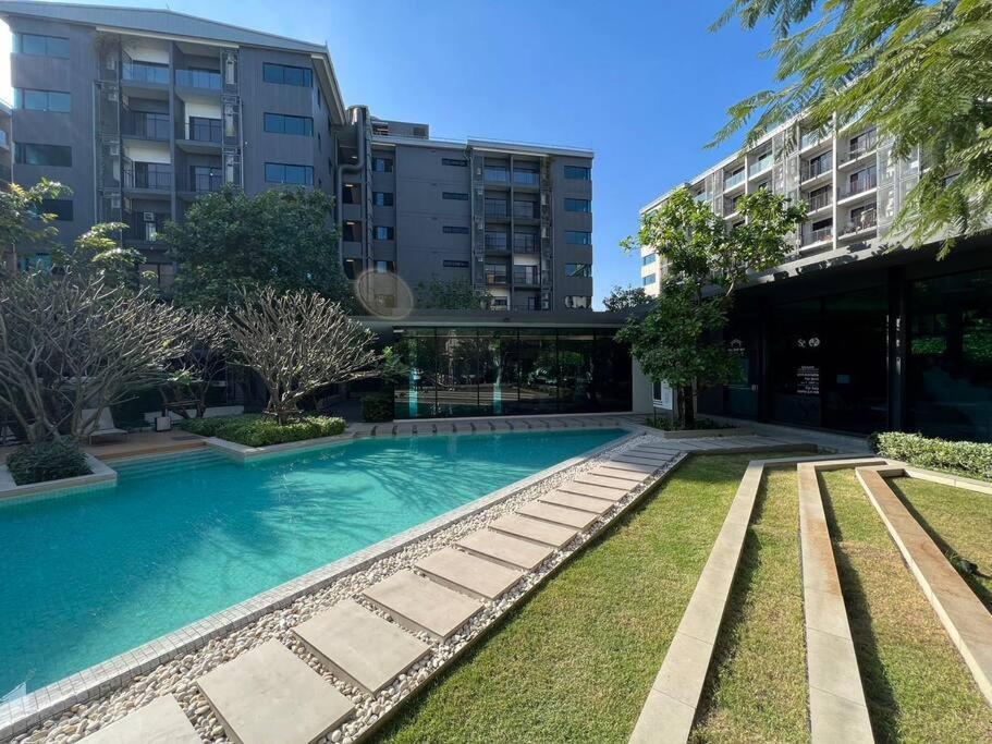 Studio 1br Pool Gym Wifi 5 Mins From Sathorn * Bangkok