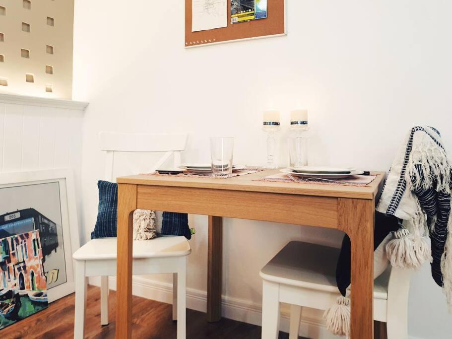 Double Studio, Private Bath & Balcony, Shared Kitchen With Local Family By Pillows & Purrs Apartment