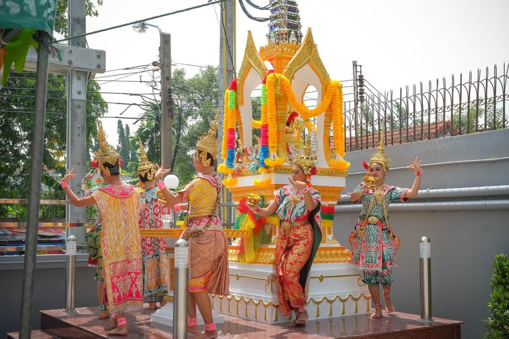 Khách sạn hẻo lánh B32 Bangkok