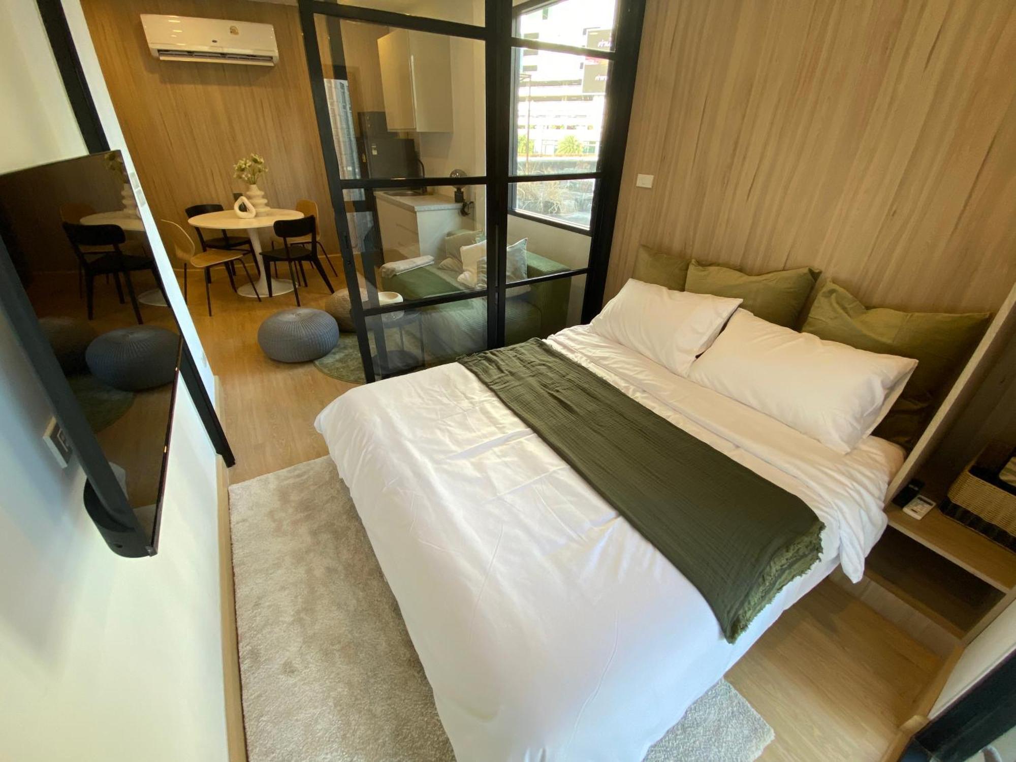 3 Bed 3 Bath / Luxury / 1 Min Walk To Bts Asok Apartment Bangkok