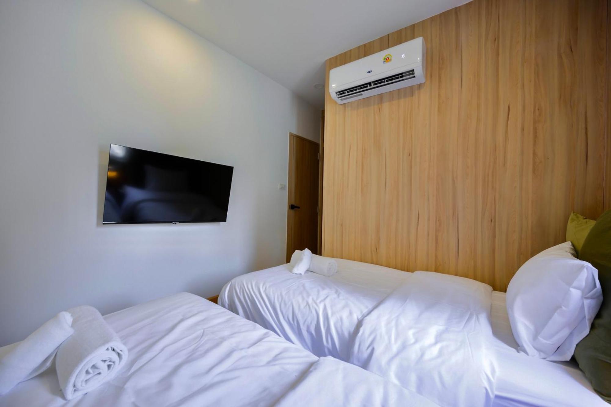 3 Bed 3 Bath / Luxury / 1 Min Walk To Bts Asok Apartment