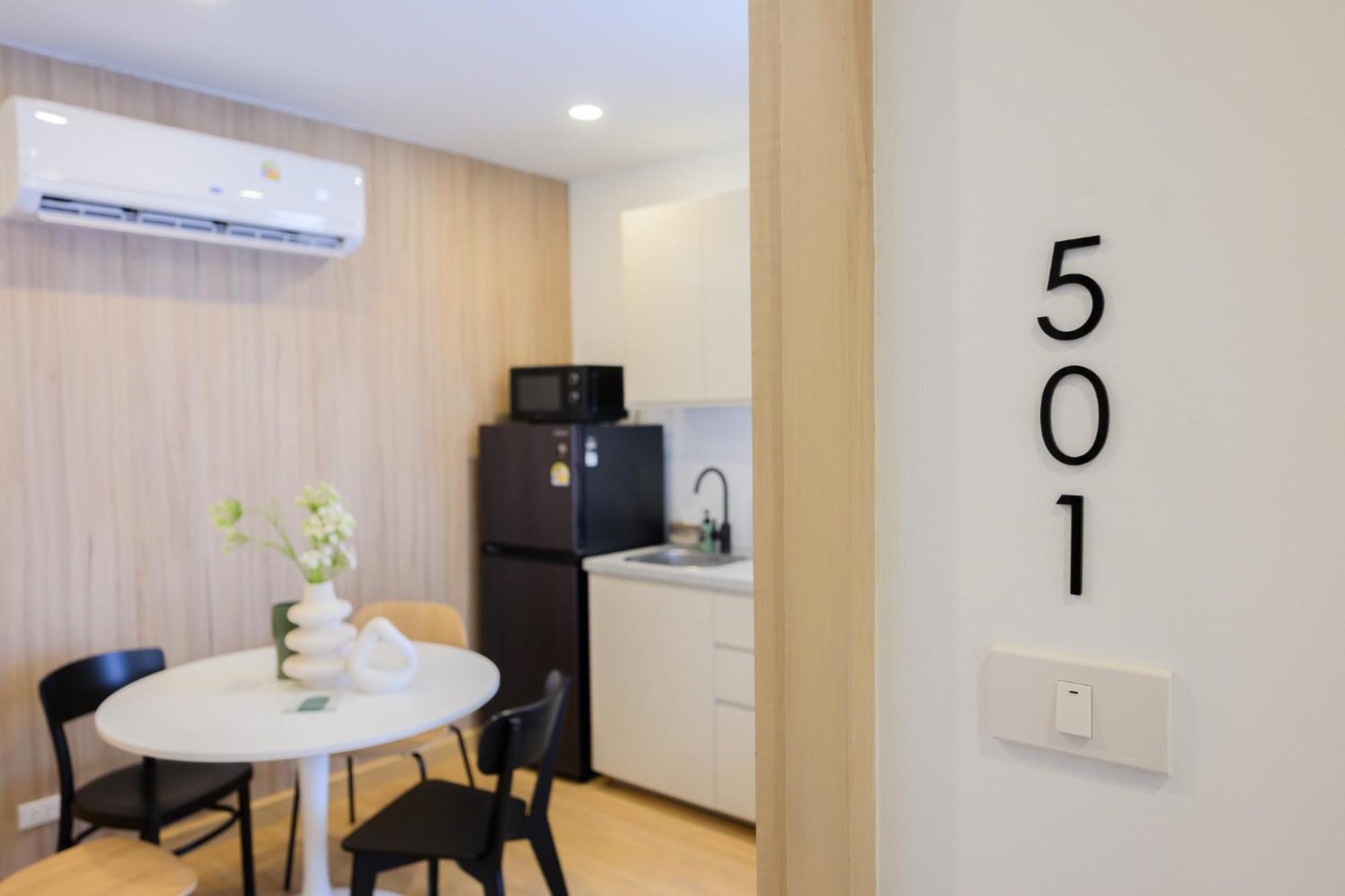 3 Bed 3 Bath / Luxury / 1 Min Walk To Bts Asok Bangkok