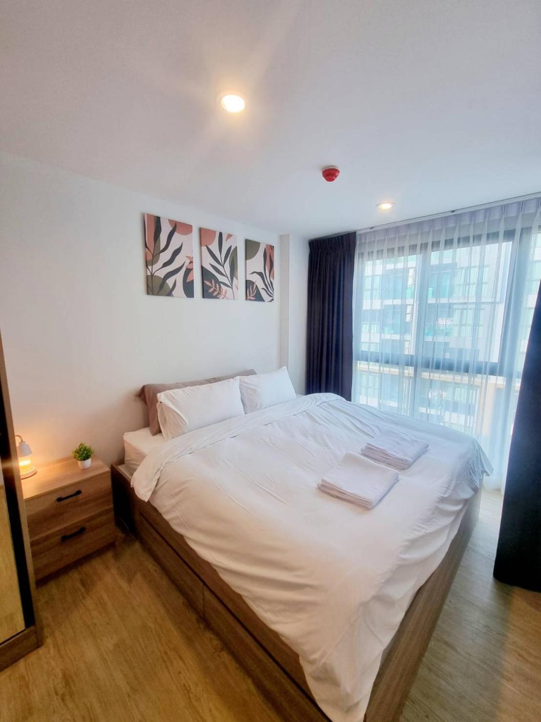 Apartment 1 ห้องนอน ใกล้บีทีเอสอ่อนนุช สายสีเขียว ที่นอนking Size วิวสระว่ายน้ำ Bangkok