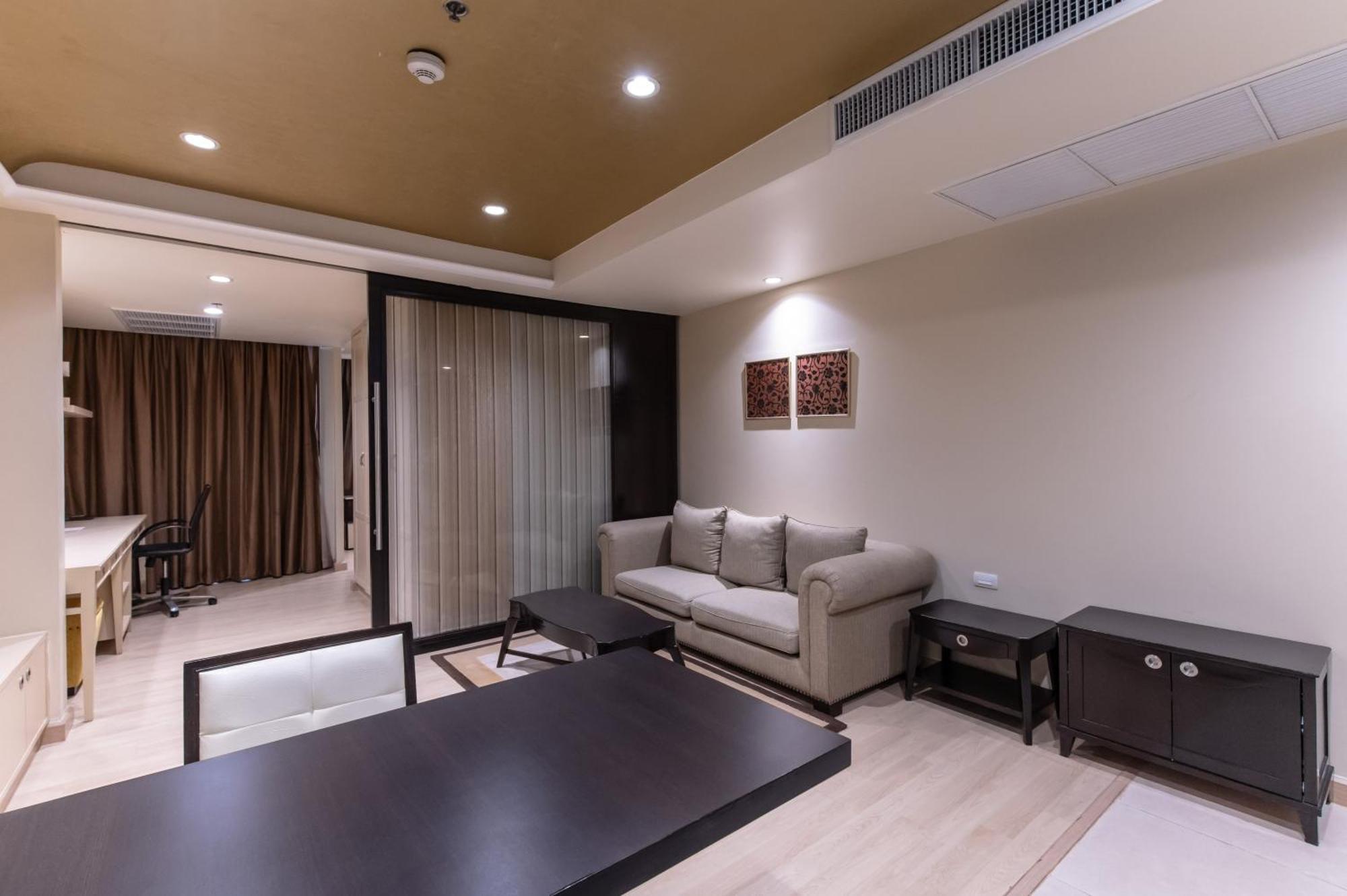 Admiral Premier Hotel