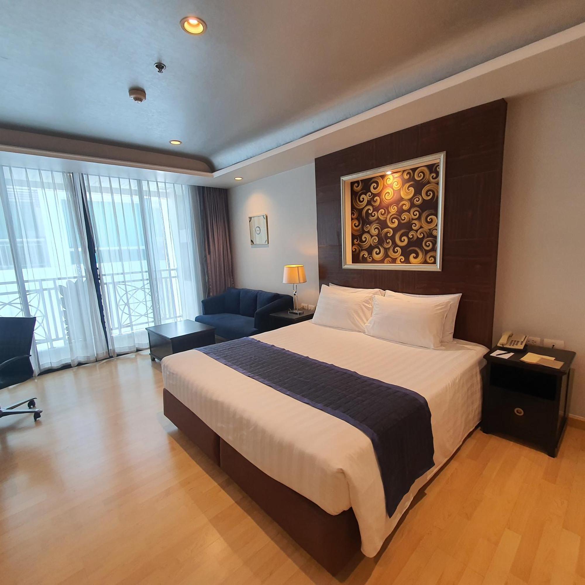 Admiral Premier Hotel 4*